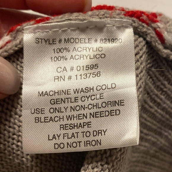 Canada Weathergear | Grey knit sweater with Red Holiday pattern - medium - Picture 5 of 6